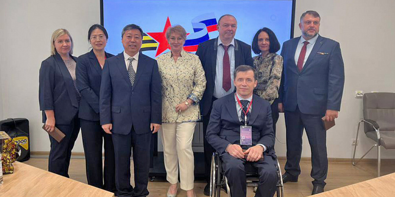 Владивосток. Ортомода на заседании совета ФЗО — адаптивная одежда как инструмент реабилитации